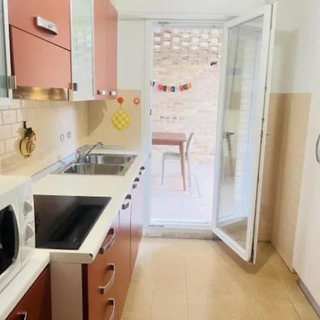 Spacious Flat With Large Terrace-beahost *